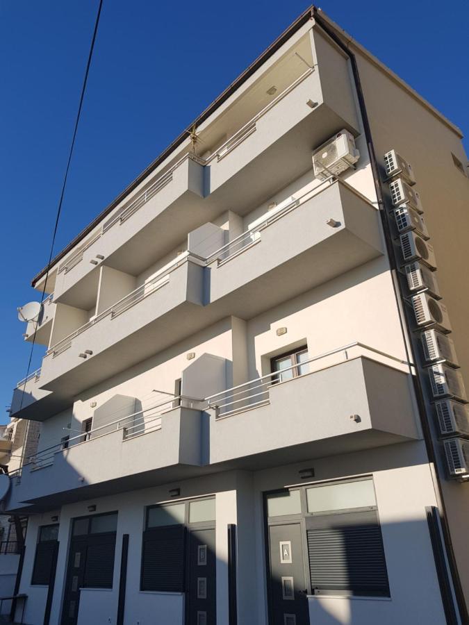 Grey House Apartamento Makarska Exterior foto