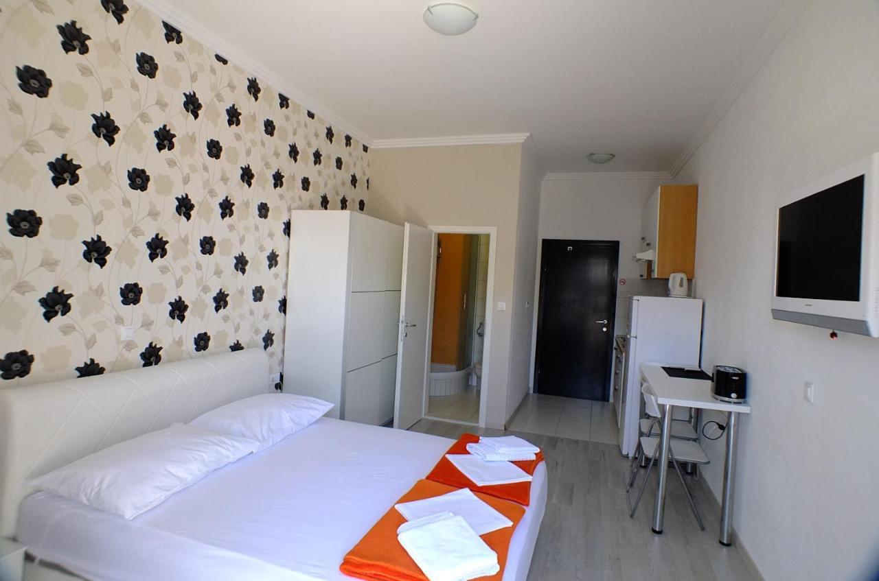 Grey House Apartamento Makarska Exterior foto